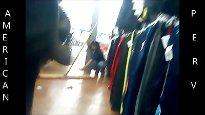 Drăgălașa Snow Maiden a luat o pula mature cu floci în picioare în gură.