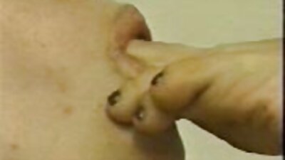 Brunetei cu tatuaje îi filme porno cu grase mature place să-și suge soțul.