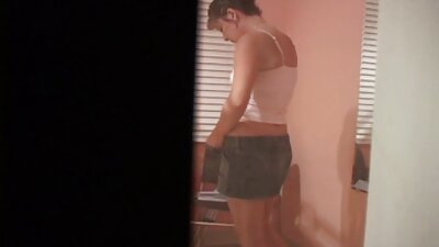 O tânără brunetă a sărit peste un membru al unui bărbat filme porno cu orgasm la femei chel.